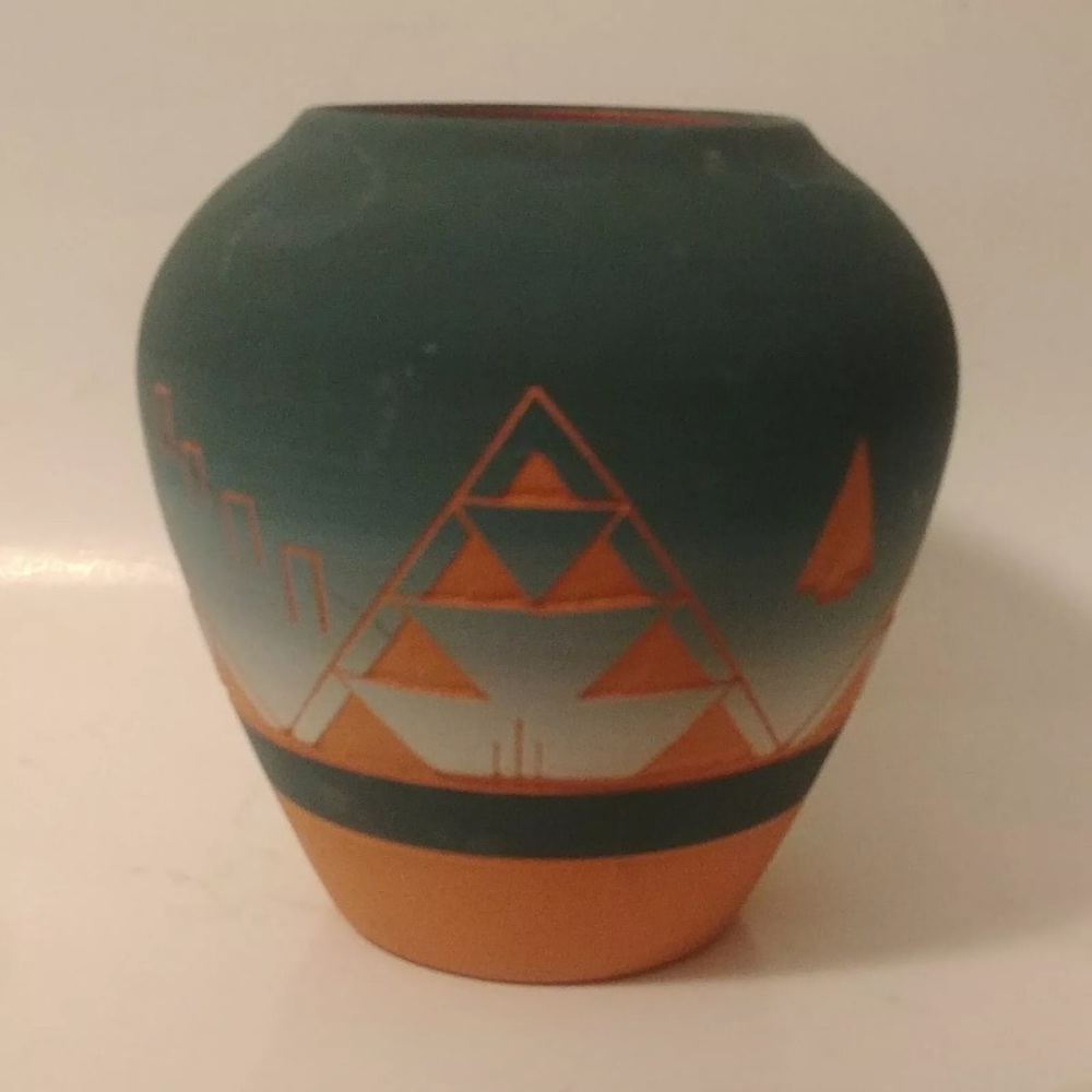 Vtg SWALLOW  SIOUX Pottery 7" Signed Handmade Terracotta Vase